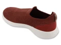 Wsuwane sneakersy damskie typu slip-on Befado Home & Go w kolorze bordowym – widok od tyłu