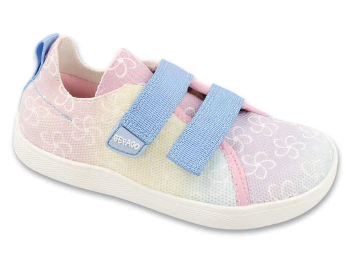 Pastelowe buty dziecięce barefoot do przedszkola Befado Sport z anatomiczną podeszwą – widok z boku.