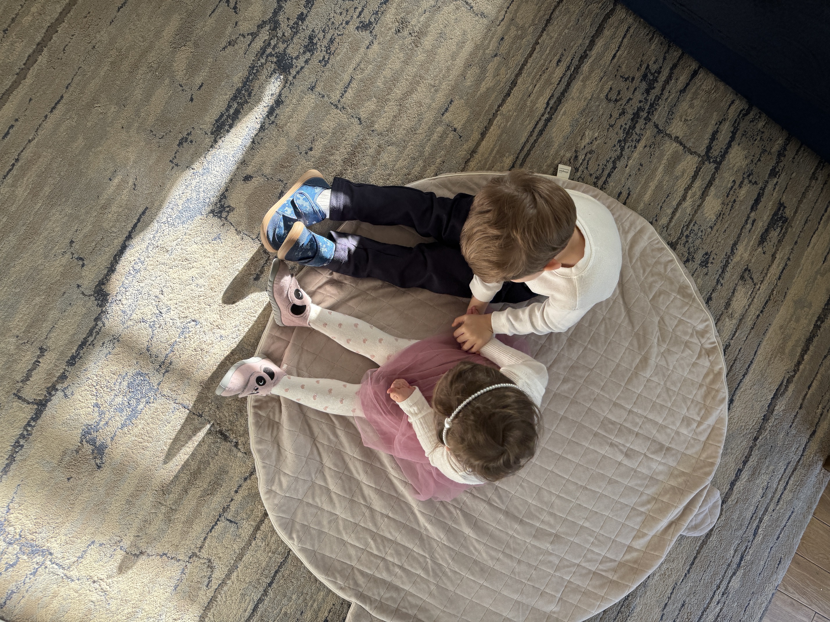 Jak wybrać buty dziecięce na wysokie podbicie?